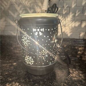 Scentsy Solitude Snowflakes Rustic Farmhouse Wax Warmer Retired - Christmas